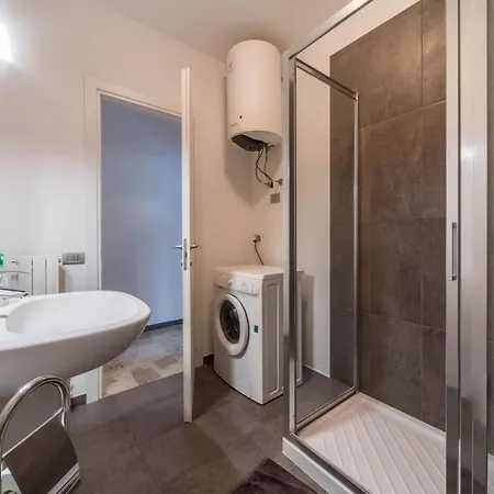 The House With Red Sunsets Apartment