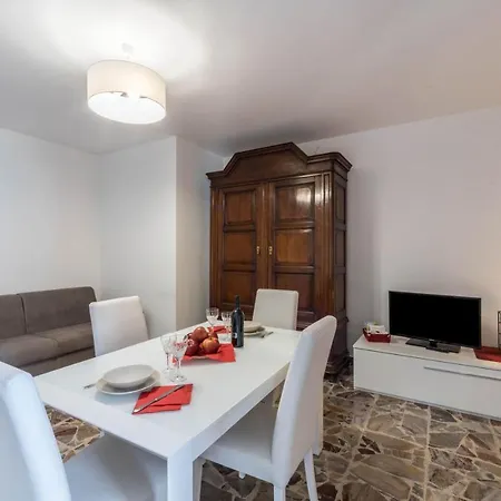 The House With Red Sunsets * Varenna